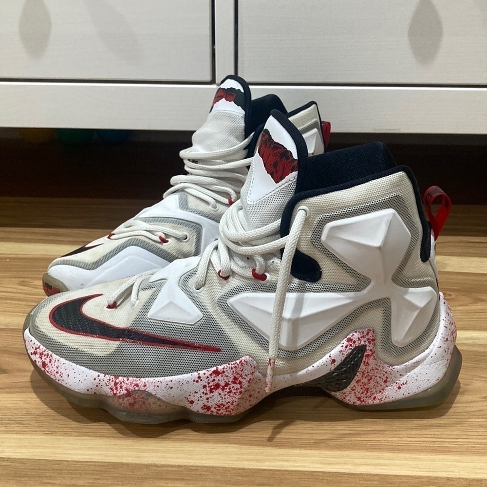 MEN’S LeBron 13 ‘Friday the 13th’
